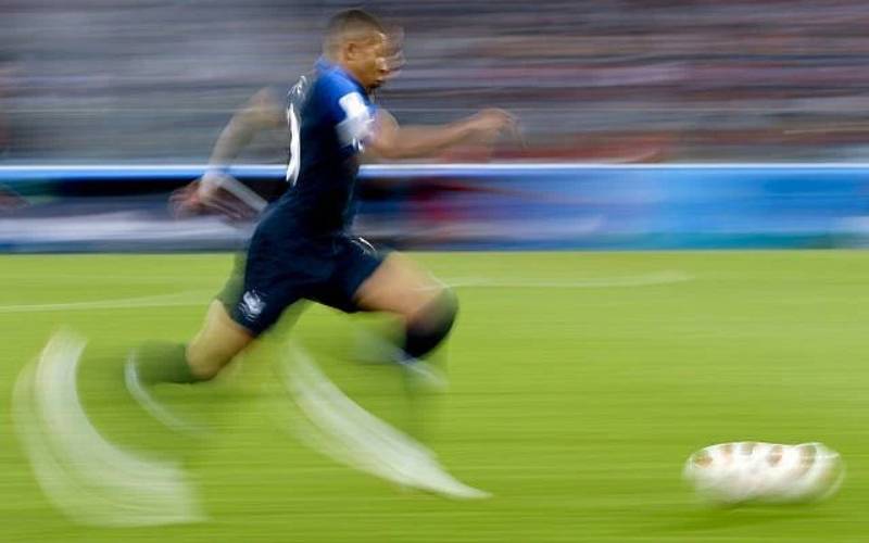 Cầu Thủ Chạy Nhanh Nhất Thế Giới: Ai Mới Là “Tia Chớp” Trên Sân Cỏ 3 Kylian Mbappé  toc do